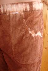 Kalhoty MANA-MA, detail pásku a kapsy/ světle hnědá batika